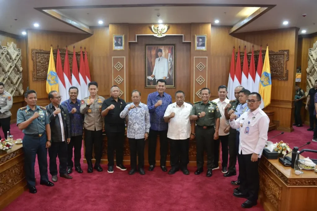 Ketua DPRD Provinsi Bali Hadiri Rapat Forkopimda, Fokus pada Solusi Permasalahan Aktual Bali