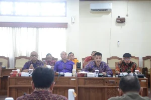 Komisi I DPRD Bali Laksanakan Rapat Kerja Tindak Lanjut Hasil Kunjungan Bangunan Liar Pantai Bingin