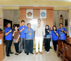 Wakil Ketua III DPRD Provinsi Bali, I Komang Nova Sewi Putra, melakukan koordinasi dengan Dinas Pendidikan Kabupaten Buleleng terkait perubahan sistem penerimaan siswa baru.