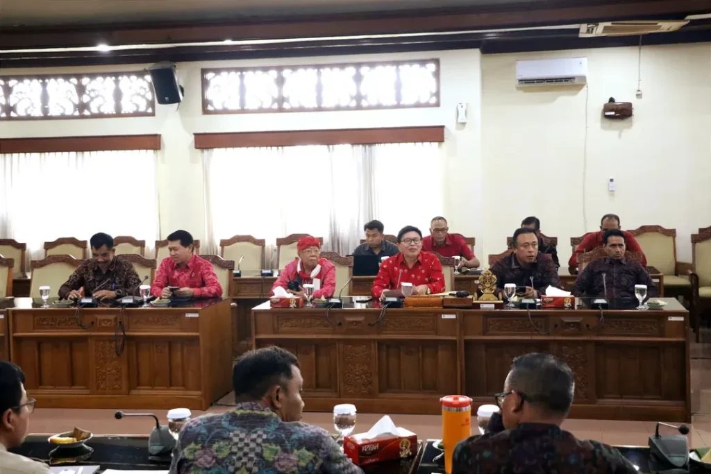 Ketua Pansus DPRD Provinsi Bali I Made Supartha, S.H.,M.H bersama Anggota Pansus melaksanakan R