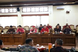 Ketua Pansus DPRD Provinsi Bali I Made Supartha, S.H.,M.H bersama Anggota Pansus melaksanakan R