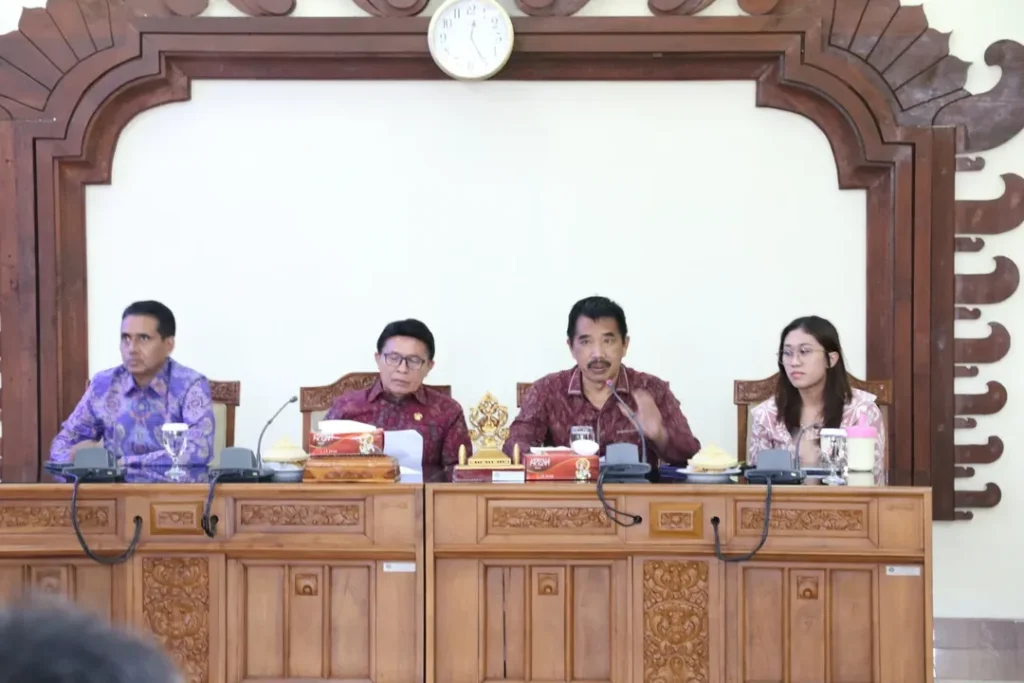 Ketua Pansus dan Ketua Komisi 1 DPRD Provinsi Bali beserta Anggota melaksanakan Rapat dengar Pe