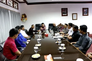 DUKUNG PRESTASI ANAK DAERAH, KOMISI IV SAMBUT TIM FUTSAL SMAN 1 KEDIRI MENUJU AJANG NASIONALKo