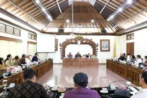 Pansus DPRD Provinsi Bali menggelar rapat Pembahasan Raperda Provinsi Bali tentang Rencana Pe